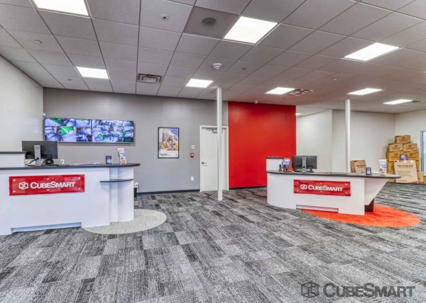 Facility photo: //images.sparefoot.com/medium/227636698da2fe1e6eb.jpg