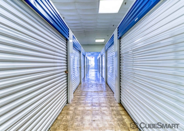 Facility photo: //images.sparefoot.com/medium/227637687f5420398d8.jpg