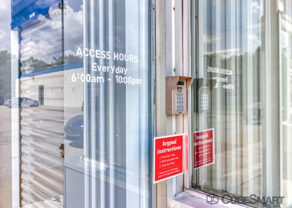 Facility photo: //images.sparefoot.com/medium/22763769e0a1bdd915c.jpg