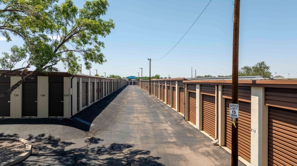 Facility photo: //images.sparefoot.com/medium/22766368c32a2448ef0.jpg