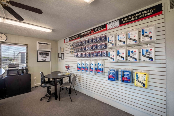 Facility photo: //images.sparefoot.com/medium/22766368c32a25c9ec5.jpg