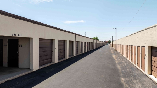 Facility photo: //images.sparefoot.com/medium/22766368c32a27774eb.jpg