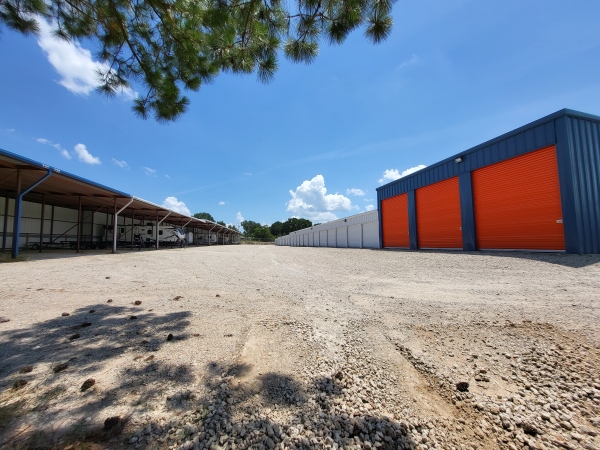 Facility photo: //images.sparefoot.com/medium/2276736925e58403b02.jpg