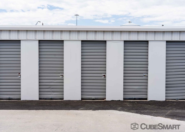 Facility photo: //images.sparefoot.com/medium/2276836883555247052.jpg