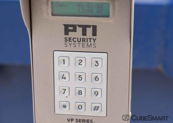 Facility photo: //images.sparefoot.com/medium/2276836943cd9c4dfe2.jpg