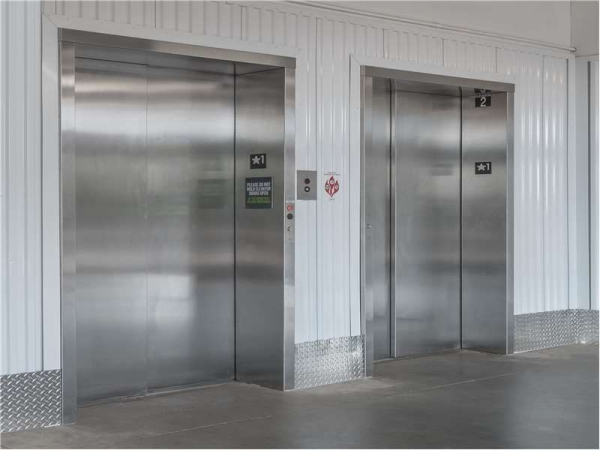 Facility photo: //images.sparefoot.com/medium/22773269942b2b03e1e.jpg