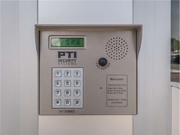 Facility photo: //images.sparefoot.com/medium/22773369942dfeb244b.jpg