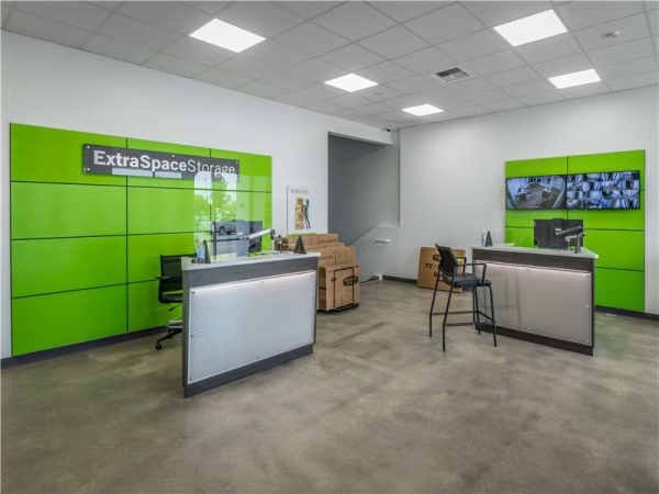 Facility photo: //images.sparefoot.com/medium/22773369942dff58771.jpg