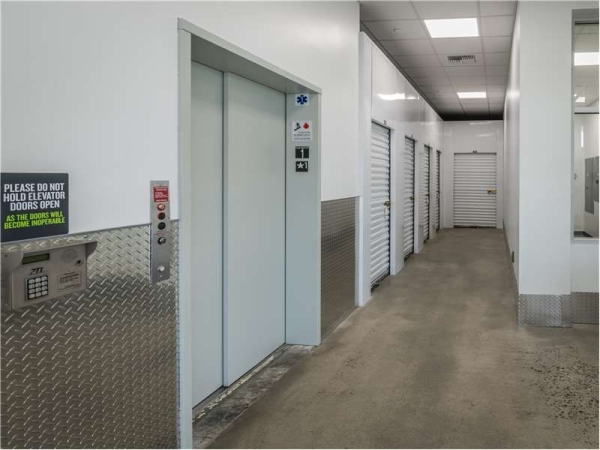 Facility photo: //images.sparefoot.com/medium/22773369942e0017b0e.jpg