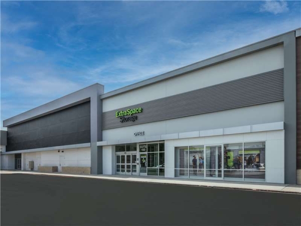 Facility photo: //images.sparefoot.com/medium/22773369942e0160722.jpg