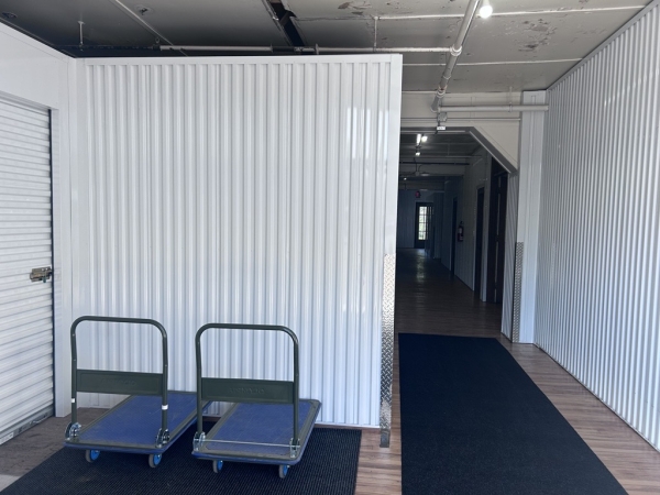 Facility photo: //images.sparefoot.com/medium/22775268d300d044a16.jpg