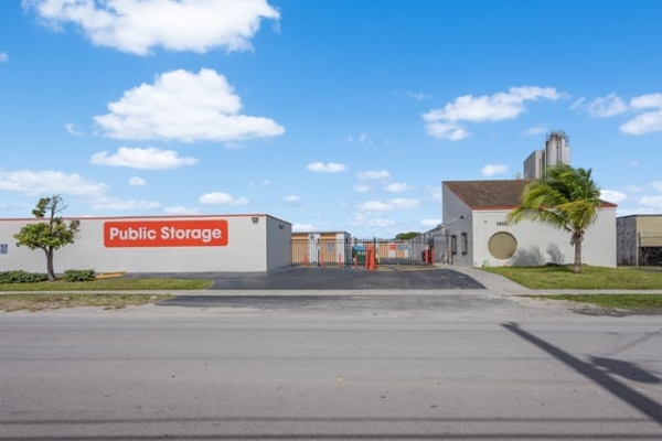 Facility photo: //images.sparefoot.com/medium/2278056884d3b576611.jpg