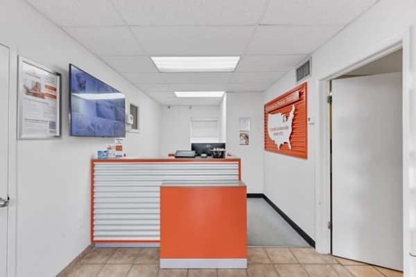 Facility photo: //images.sparefoot.com/medium/2278056936dc5d24b07.jpg