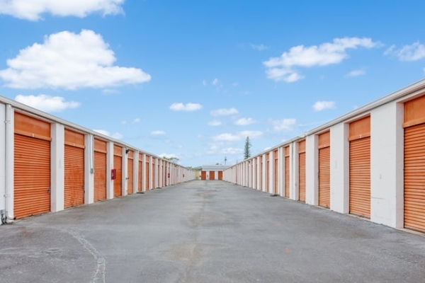 Facility photo: //images.sparefoot.com/medium/22780569f5f993df685.jpg
