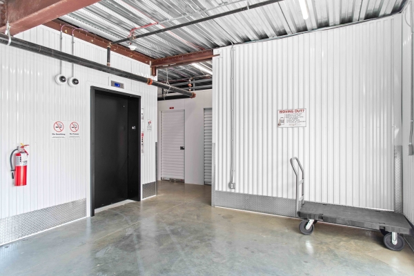 Facility photo: //images.sparefoot.com/medium/22796769125d67b36db.jpg