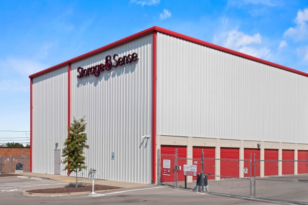 Facility photo: //images.sparefoot.com/medium/22796769125d7043e2f.jpg