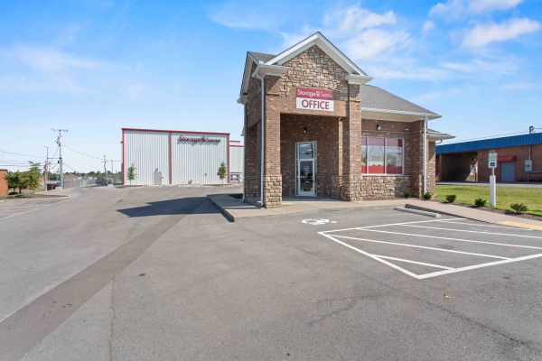 Facility photo: //images.sparefoot.com/medium/2279676914eba1926ec.jpg