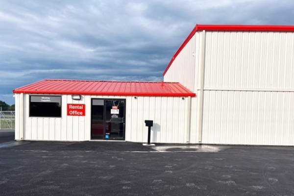 Facility photo: //images.sparefoot.com/medium/2280166a1c36c9de7f3.jpg