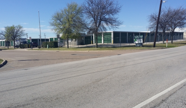 Storage Units at Arlington South Self Storage - 1000 West Harris Road