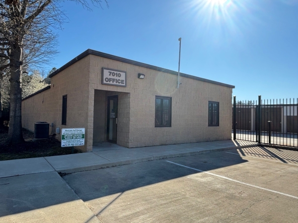 Facility photo: //images.sparefoot.com/medium/22807069f8c8a5c5158.jpg