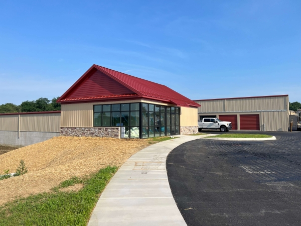 Facility photo: //images.sparefoot.com/medium/2280916504bd5f2cd04.jpg