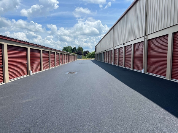 Facility photo: //images.sparefoot.com/medium/2280916504bd70ca968.jpg