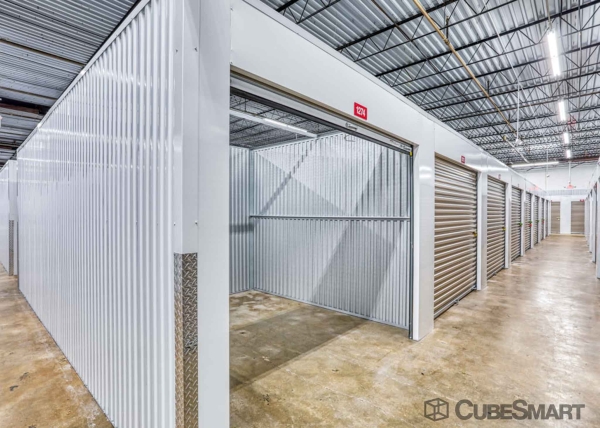 Facility photo: //images.sparefoot.com/medium/228093687f670236349.jpg