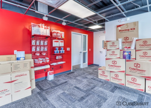 Facility photo: //images.sparefoot.com/medium/2281106a1952ef87c7e.jpg