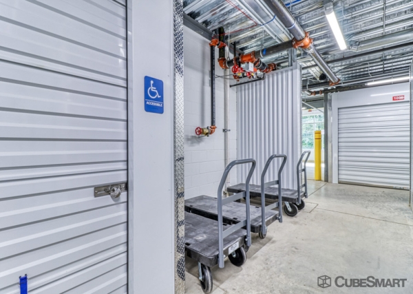 Facility photo: //images.sparefoot.com/medium/2281106a1952f10e2eb.jpg
