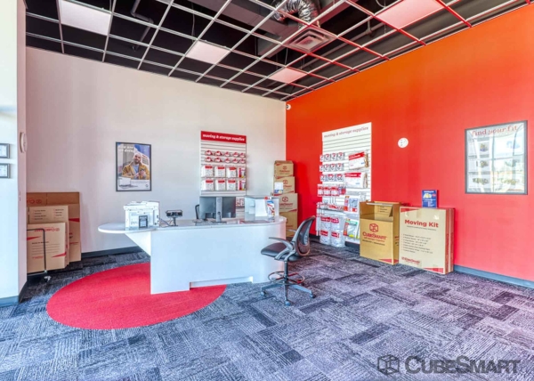 Facility photo: //images.sparefoot.com/medium/228113691449b000a32.jpg