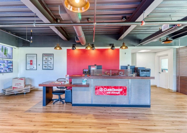 Facility photo: //images.sparefoot.com/medium/228151693d1c75d341f.jpg