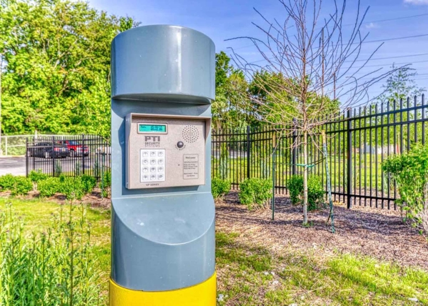 Facility photo: //images.sparefoot.com/medium/22815169771f52dde14.jpg