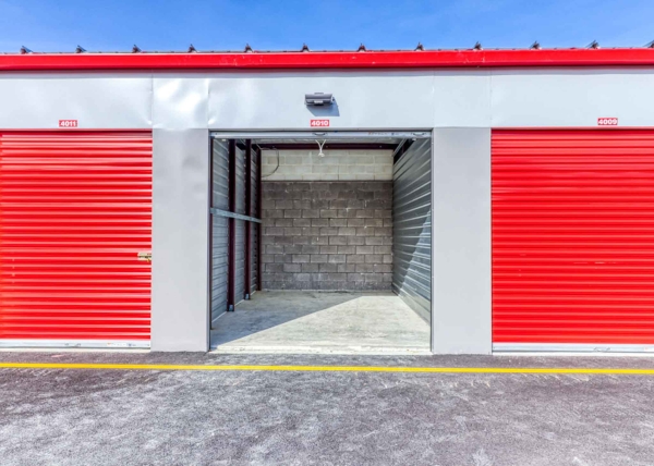 Facility photo: //images.sparefoot.com/medium/2281516a33996e98bc1.jpg