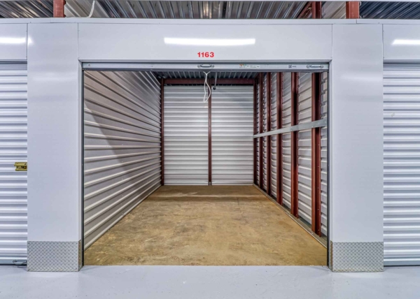 Facility photo: //images.sparefoot.com/medium/2281516a339971d90c2.jpg