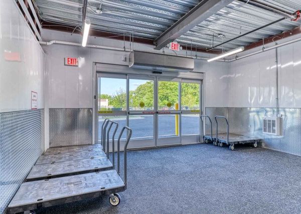 Facility photo: //images.sparefoot.com/medium/2281516a339973944e4.jpg