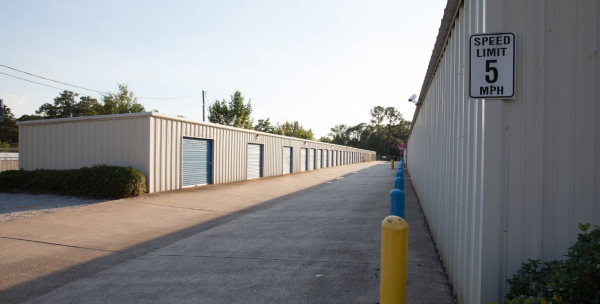 Facility photo: //images.sparefoot.com/medium/22818868e944ab9a851.png