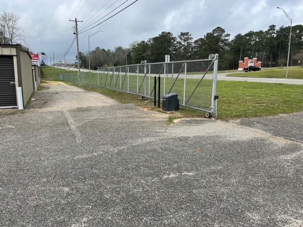 Facility photo: //images.sparefoot.com/medium/228268642a3333c8cdc.jpg