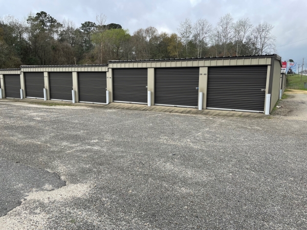 Facility photo: //images.sparefoot.com/medium/22826864b820a218bc3.jpg