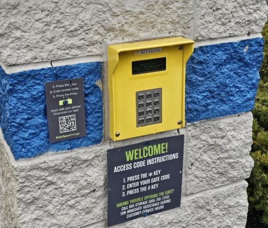 Facility photo: //images.sparefoot.com/medium/22832069be88aef316e.jpg