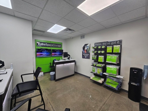 Facility photo: //images.sparefoot.com/medium/22832069be88b00c3d1.jpg
