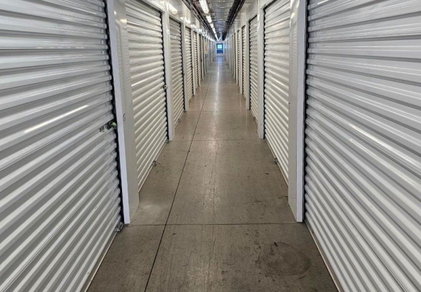 Facility photo: //images.sparefoot.com/medium/22832069be88b20c90d.jpg