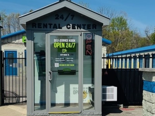 Facility photo: //images.sparefoot.com/medium/2283226859c519bbca8.jpg