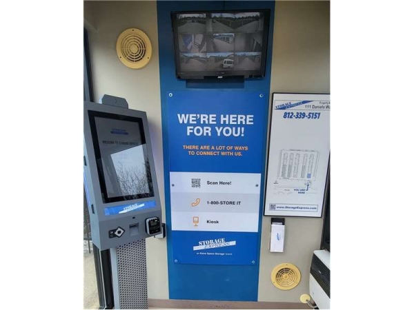 Facility photo: //images.sparefoot.com/medium/2283226859c51f3fc5a.jpg