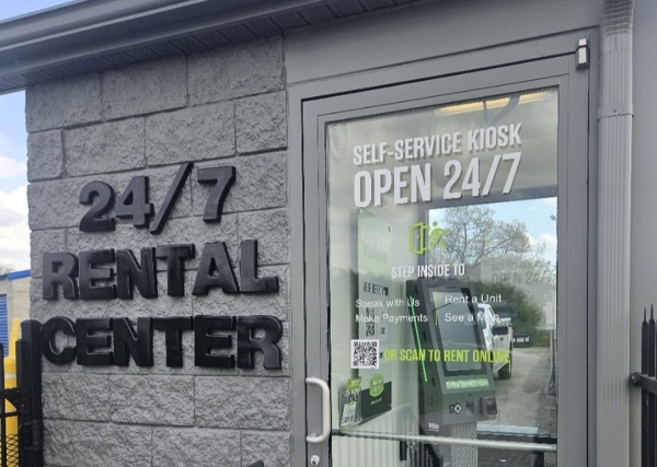 Facility photo: //images.sparefoot.com/medium/22832669e372d88a57e.jpg