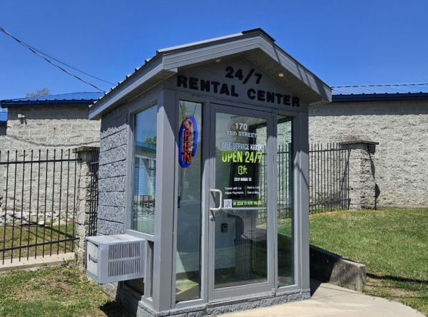 Facility photo: //images.sparefoot.com/medium/22833569e8b9453c698.jpg