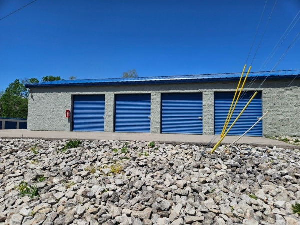 Facility photo: //images.sparefoot.com/medium/22833569e8b94764540.jpg