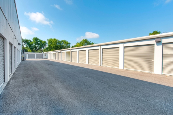 Storage Units at Extra Space Storage - 6003 - Indianapolis - 42nd St - 8840 42nd Street