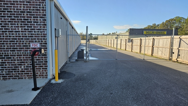 Facility photo: //images.sparefoot.com/medium/2283596896317f98df2.jpg