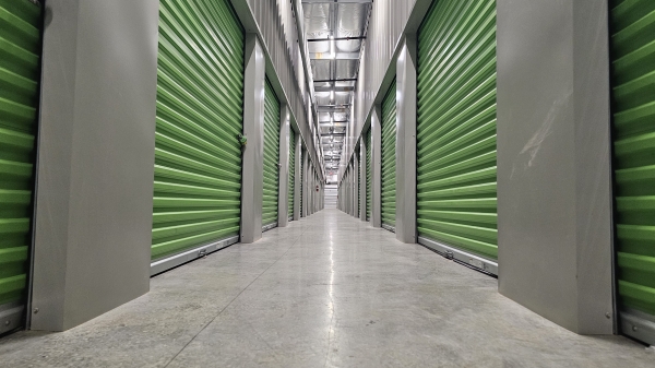 Facility photo: //images.sparefoot.com/medium/228359689631cb027bb.jpg