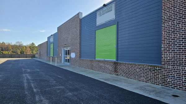 Facility photo: //images.sparefoot.com/medium/228359689634cf7421b.jpg